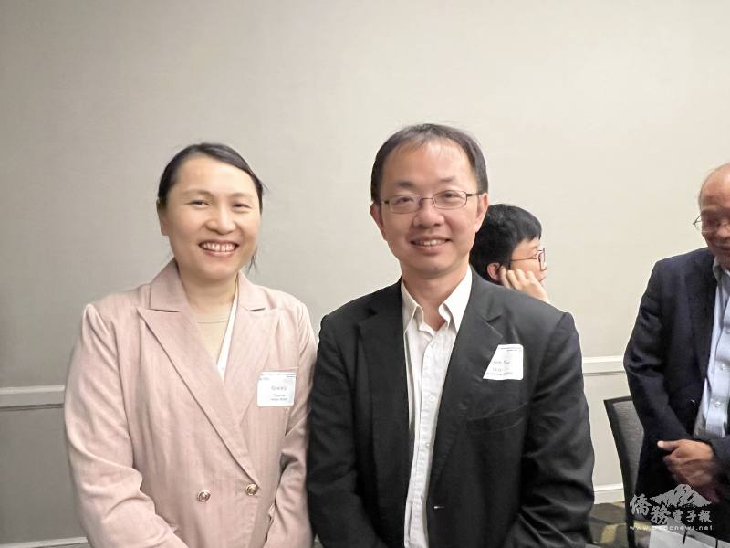 安美洛生技(Amelio  Biomedical) 共同創辦人李怡慎(Grace Li)博士(左)和傑精靈資訊科技執行長蘇宏任(右)從臺灣來波士頓出席「臺灣創新之夜」