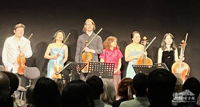 德國慕尼黑場音樂會  左起：莊宇、梁涵琳、Iiro Rajakoski、好海洋藝術推廣協會執行長蔡采崴、游適伃、張智惠