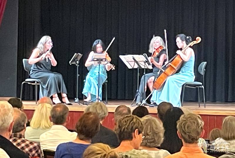 德國路德維希堡場音樂會  左起：長笛家Alicja Ratusinska、梁涵琳、中提琴家Barbara Wojciechowska-Voss、大提琴家游適伃