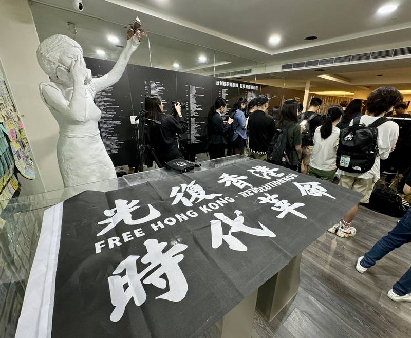 「香港反送中五週年：展覽 市集 追思會」自6月28日起展開一系列活動，1日晚間在台北市士林區舉辦追思會，吸引許多人到場紀念與回顧這段港人抗爭歷史。