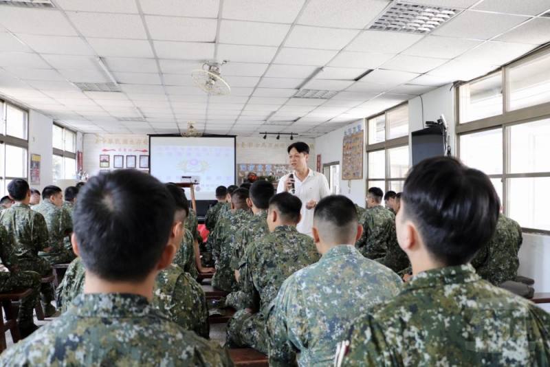 陸軍關渡地區指揮部聯兵一營日前辦理「心輔列車走入基層巡迴講座」。（陸軍第六軍團提供）