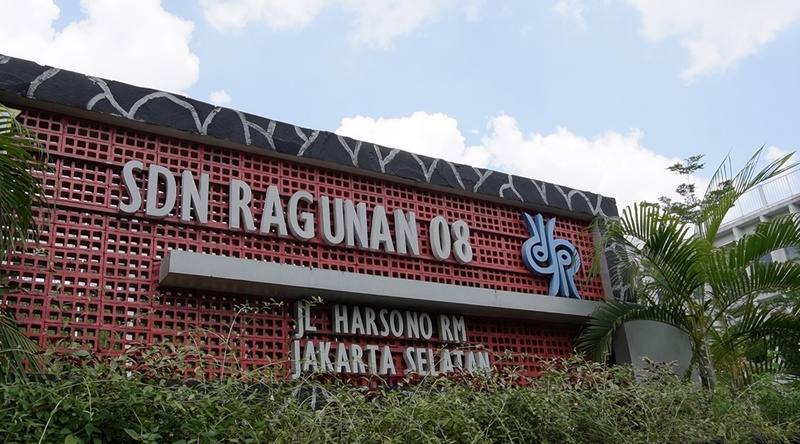 拉古南8號小學是雅加達省政府2022年推出淨零模範學校試點計畫的4所小學之一。