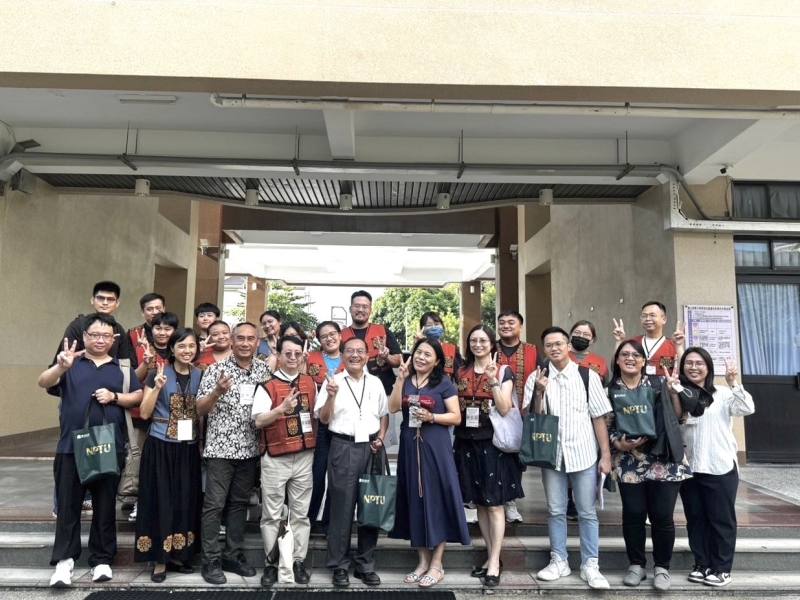 鍾興華Calivat•Gadu 副主委與屏東大學原住民族學生資源中心、原住民族課程發展協作中心、原住民族語言學習中心及原住民族知識研究中心等主任、計畫主持人及第一線夥伴合照