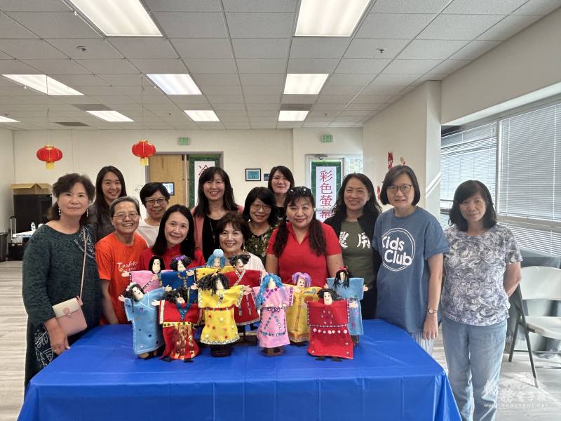 文化培訓種子老師做的戲偶五顏六色繽紛色彩