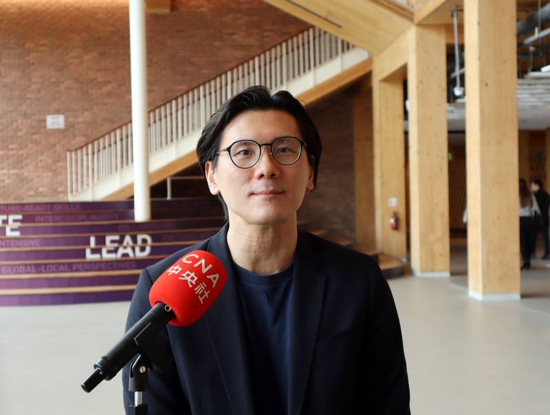 全球淨零排放方興未艾，新加坡碳交所成為東南亞主要碳交易平台，南洋理工大學學者羅啟鋒（圖）認為，碳交所主要目的之一是鼓勵本地企業減少碳排放，同時能吸引機構投資者到新加坡投資。