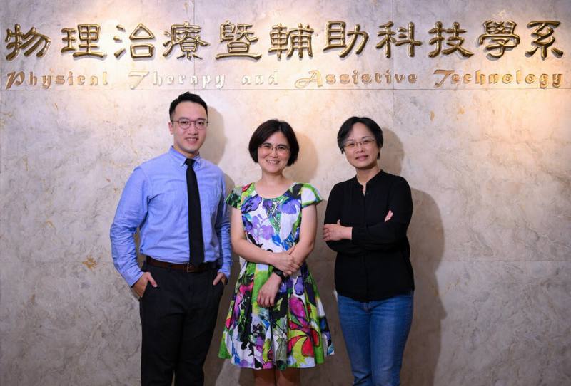 陽明交通大學教授陳喬男（中）、博士徐國禎（左）與國立體育大學教授錢桂玉（右）組成跨校團隊，經研究證實，高強度間歇運動搭配高蛋白飲食可抑制食慾。（陽明交大提供）