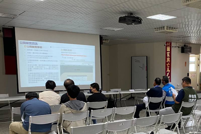 位於台南市鹽水區的南榮科技大學停辦後轉型籌設玉秀雙語國民小學，因涉及校地都市計畫分區變更，台南市政府9日在鹽水區公所舉辦相關說明會。（台南市都發局提供）