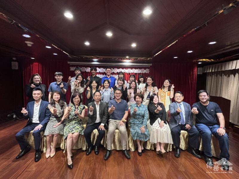 與僑務榮譽職人員及青商交流晚宴