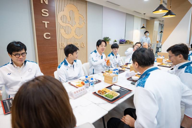 總統出席「我國參加『2024年第33屆巴黎奧林匹克運動會』代表團授旗典禮」