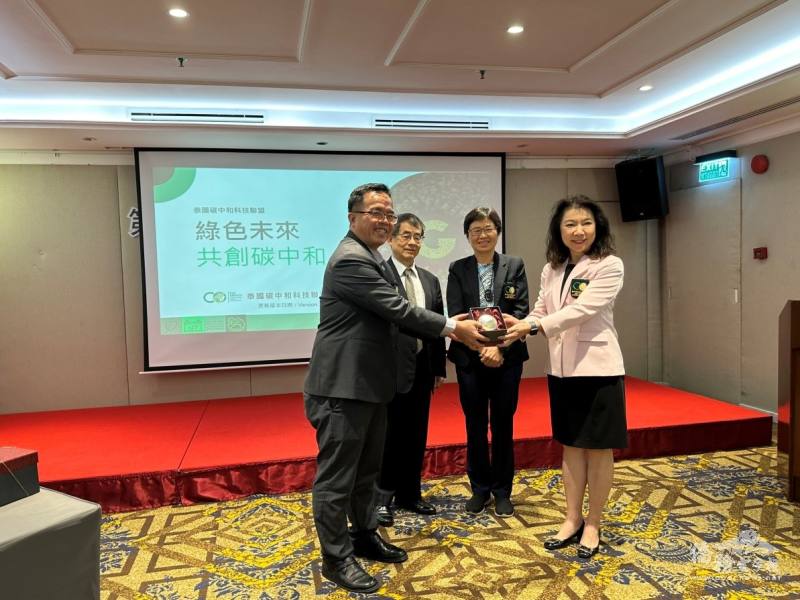 張俊福見證交接儀式