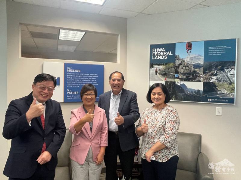 委員長徐佳青（左2）參訪葉氏工程顧問公司，由駐丹佛辦事處處長黃世昌（左1）陪同，創辦人葉善台伉儷（右2、右1）熱情接待