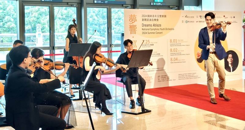 NSO國家交響樂團成軍NSYO國家青年交響樂團，目前進入第3屆，選出來自台灣、日本、新加坡、泰國及美國等90名成員，20日起展開集訓，小提琴家林品任（右）受邀擔任獨奏。