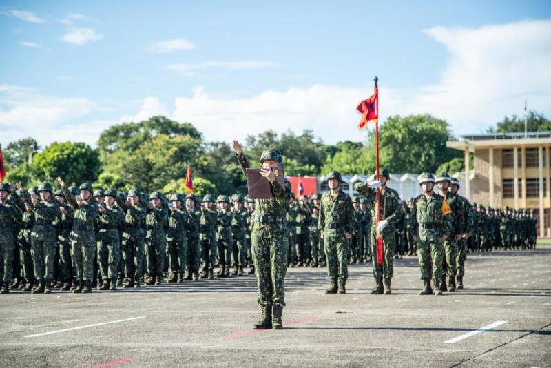 入伍生宣誓代表，引領三軍九校院入伍生齊聲宣誓