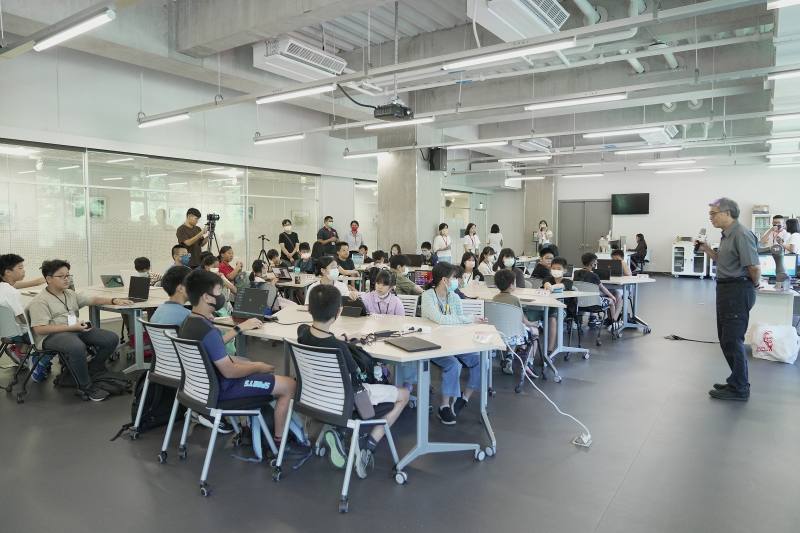 機械墨跡 X 聲控行獸「AI導向數位教育工作坊」