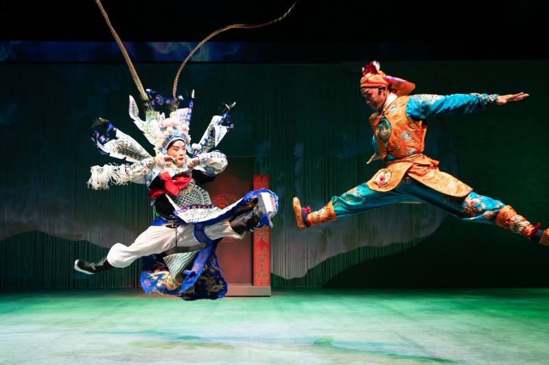 《伐子都》描寫公孫子都在陣前謀害將軍，搶奪戰功，回營後良心不安，最終驚懼而亡的故事。（國光劇團提供）