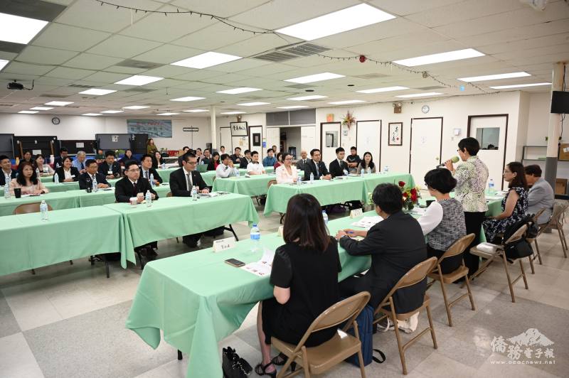 來自北美地區30多位僑社代表參加僑社工作研討會