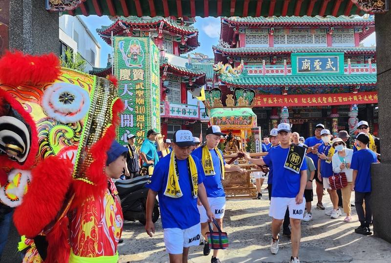 澎湖四大古廟之一的「紅毛城武聖廟」建廟340週年，13日展開40年一次的祈安遶境大典，場面盛大，吸引許多民眾參與。