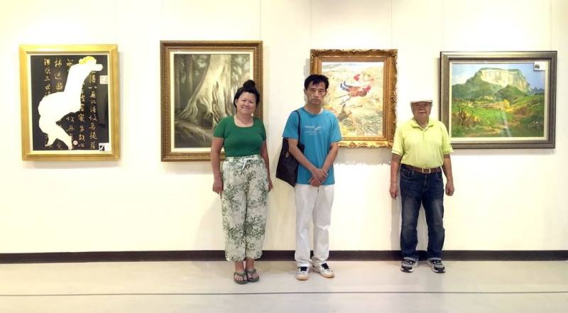 台陽美術特展首度移師嘉義縣，將自7月16日起在梅嶺美術館展至8月4日，由台陽美術協會秘書長莊玉明（中）負責策劃。（莊玉明提供）