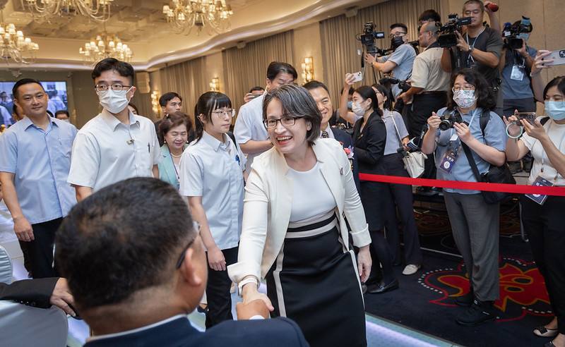 蕭美琴副總統15日上午出席「亞洲台灣商會聯合總會第31屆第3次理監事聯席會議開幕典禮」