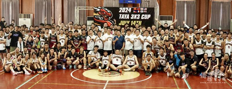 韓國耀與全體人員開幕合影