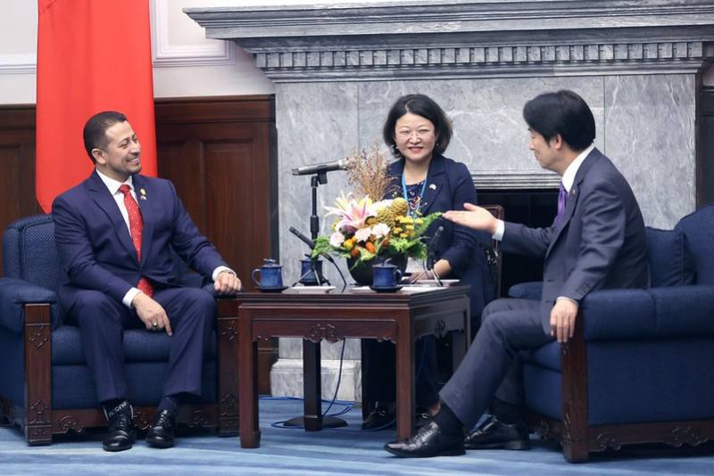 President Lai exchanges views with Congress President of Guatemala Nery Abilio Ramos y Ramos.