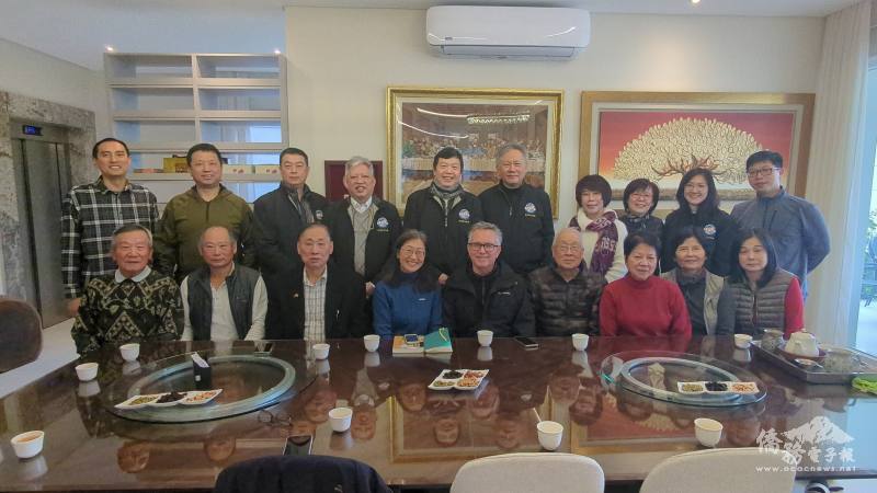 參訪團受邀前往僑務諮詢委員曹水勝別墅參觀交流