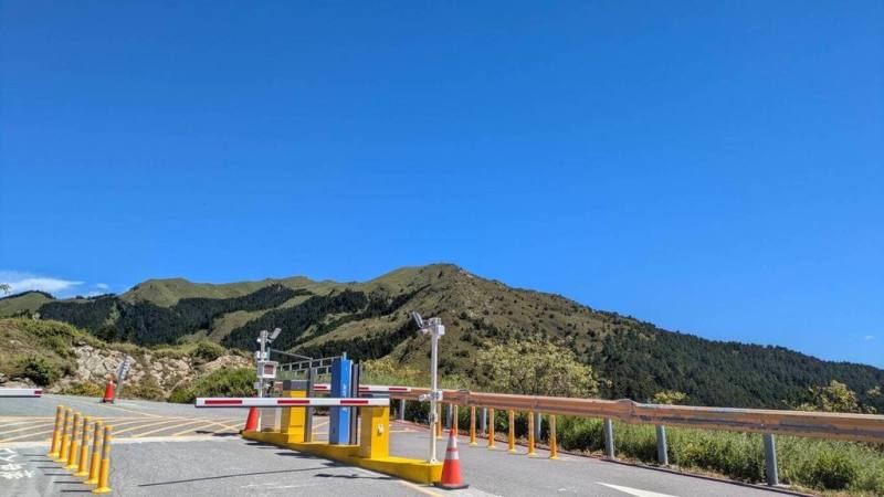 合歡山是國內熱門旅遊景點，因山區停車空間有限，為避免停車亂象，小風口下停車場重新整理後，20日起開放收費停車。（太魯閣國家公園管理處提供）