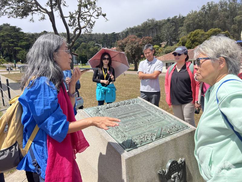 指導老師單兆榮幽默風趣，帶來專業的戶外教學