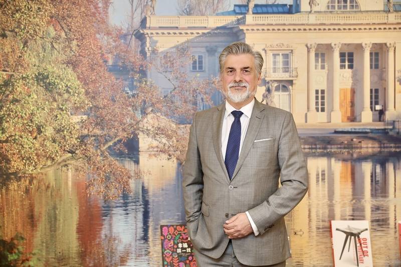 波蘭台北辦事處長高則叡（Cyryl Kozaczewski）（圖）日前接受中央社專訪表示，隨著台積電赴德國設廠，波蘭的科學及工業基礎建設，可與德國、捷克形成「晶片三角」，發展半導體供應鏈聚落