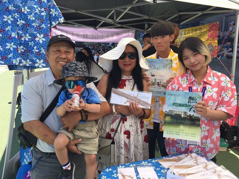 菲律賓裔的Zeny一家人早就把到台灣觀光列為『to do list』，打算未來一年內成行暢遊台灣。中央社記者程愛芬溫哥華攝 113年7月22日