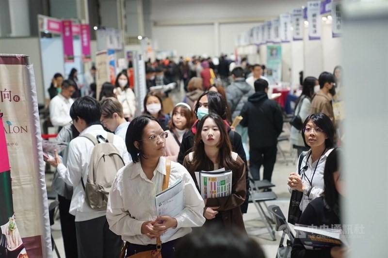 Visitors to a job fair in Taipei in March 2024. CNA photo