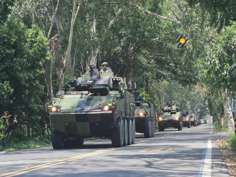 各戰備部隊接獲命令後，迅速機動至目的地，執行重要目標防護。（第四作戰區提供）