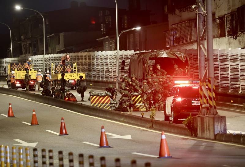 國軍全面檢管進入衛戍區人員與車輛