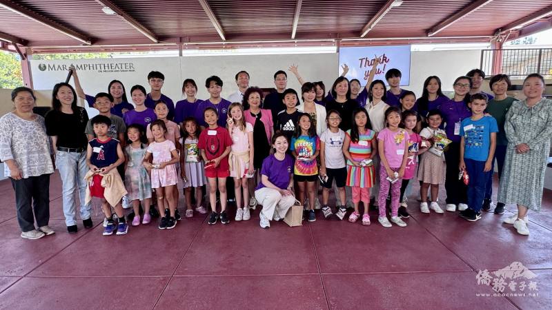 搭橋計畫學員在爾灣中文學校與夏令營師生相見歡