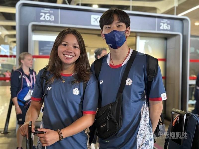 Swimmers Angie Coe (left) and Eddie Wang arrive in Paris last Saturday. CNA photo July 20, 2024