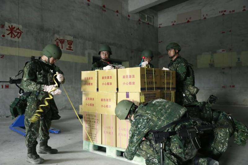 國軍第2作戰區台東作戰分區24日表示，為妥善因應颱風凱米來襲，國軍第2作戰區依中央災害應變中心指導及地方政府支援需求進行災防整備，馳援物資運送與預防性撤離等任務，全力投入守護民眾生命財產安全。（陸軍第2作戰區提供）