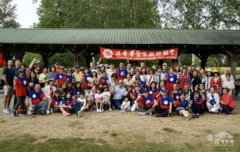 駐溫哥華辦事處劉處長立欣偕僑務組陳組長碧蓮與省議員姚君憲共同出席與會員同歡