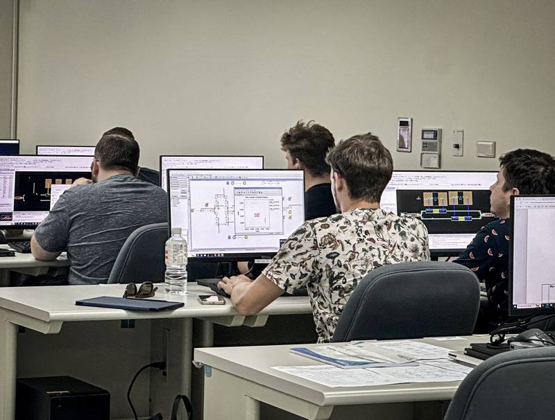 國科會台灣半導體研究中心（TSRI）舉辦暑期IC設計課程，篩選具備初步IC設計知識的歐洲學生來台，展開為期1個月的培訓。圖為課程期間學生上課情景。