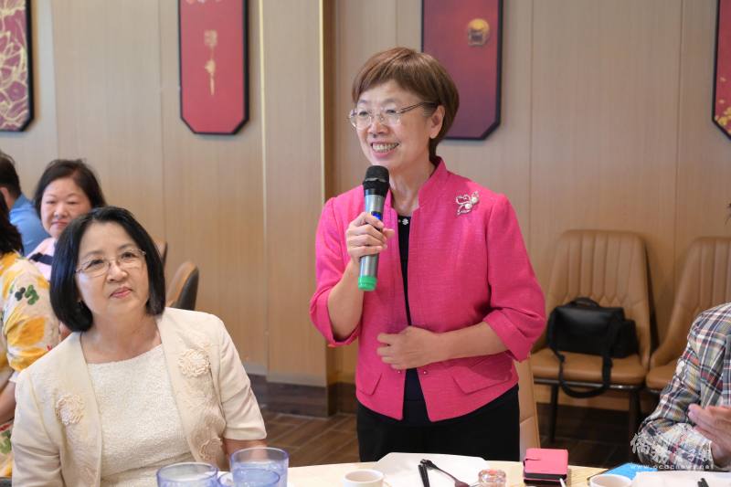 尤美女分享近日以臺灣名義加入國際律師協會，獲得在場鄉親熱烈掌聲