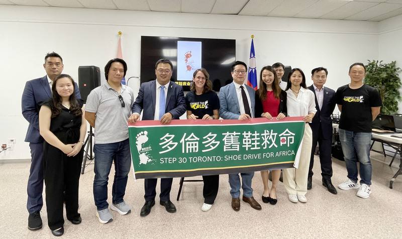 「舊鞋救命」募集活動首度在加拿大多倫多進行，獲得多倫多台北文化中心及多個台僑團體的支持和嚮應。