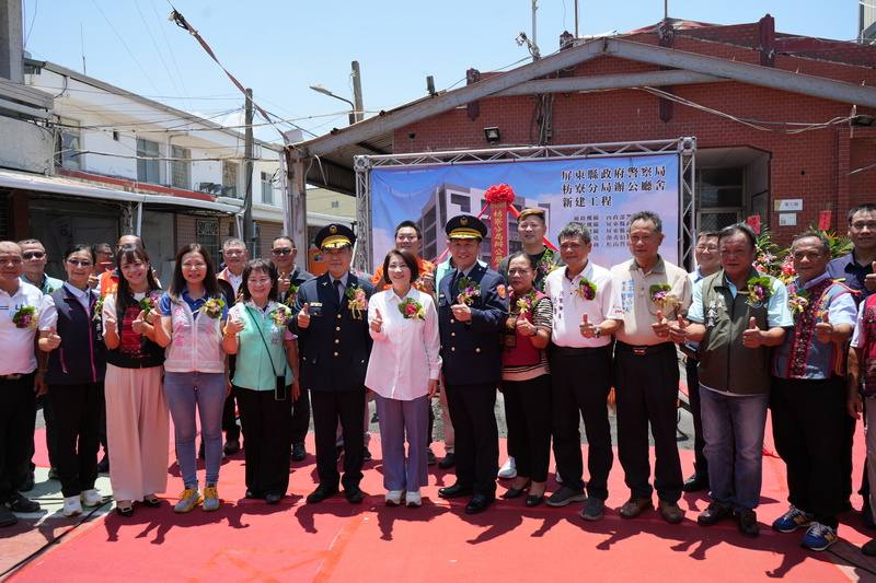屏東縣政府警察局枋寮分局因建物老舊計畫改建，3日舉行動土典禮，包含枋寮鄉、佳冬鄉、春日鄉、枋山鄉及獅子鄉5名鄉長皆出席。