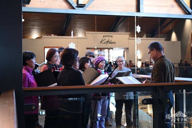 華興合唱團歌唱讓觀眾聽得如癡如醉