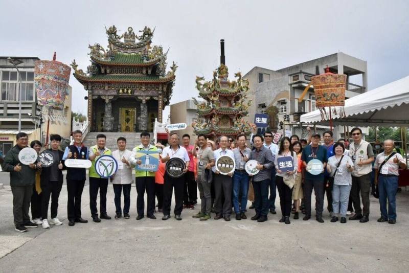 澎湖縣湖西鄉湖東社區參加全國金牌農村競賽，經過半年評審作業進入全國決賽，6月間農業部率隊進行現地考評。（澎湖縣政府提供）
