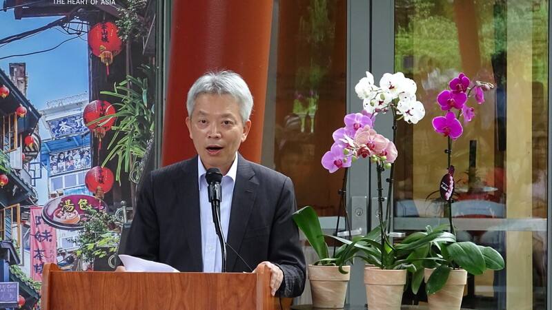 駐紐約辦事處長李志強在台灣蘭花展致詞，希望增進台灣與美國友人之間的瞭解