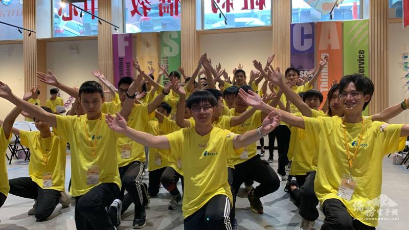 全體學員「完美世界」表演