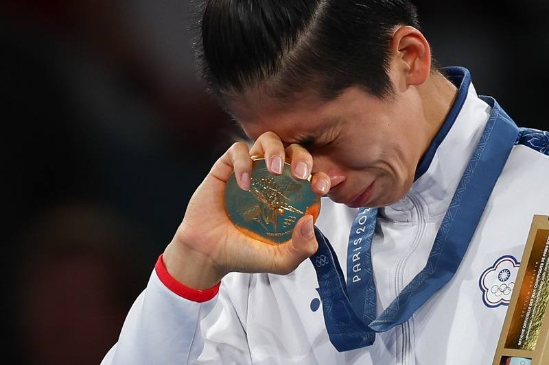 「台灣女拳王」林郁婷（圖）法國時間10日晚間成功於巴黎奧運為台灣再添一面金牌，也刷新台灣奧運拳擊賽史最佳成績，賽後頒獎典禮上她難忍情緒，眼淚潰堤。