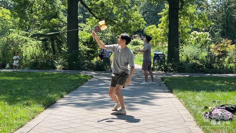 植物園邀請美國扯鈴協會現場表演扯鈴