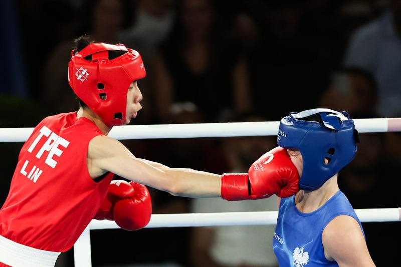 身高175公分的台灣拳擊女將林郁婷（紅衣）法國時間10日在巴黎奧運57公斤級決賽登場，全場幾乎壓著對手瑟瑞梅塔（Julia Szeremeta）（藍衣）打，冷靜判斷不輕易出拳，一出拳幾乎都有效命中，最終成功拿下金牌。
