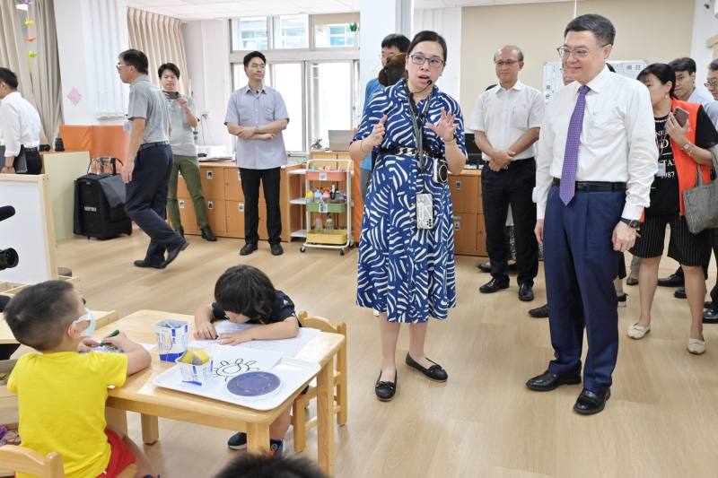 卓院長13日訪視「台電職場互助教保服務中心」照片