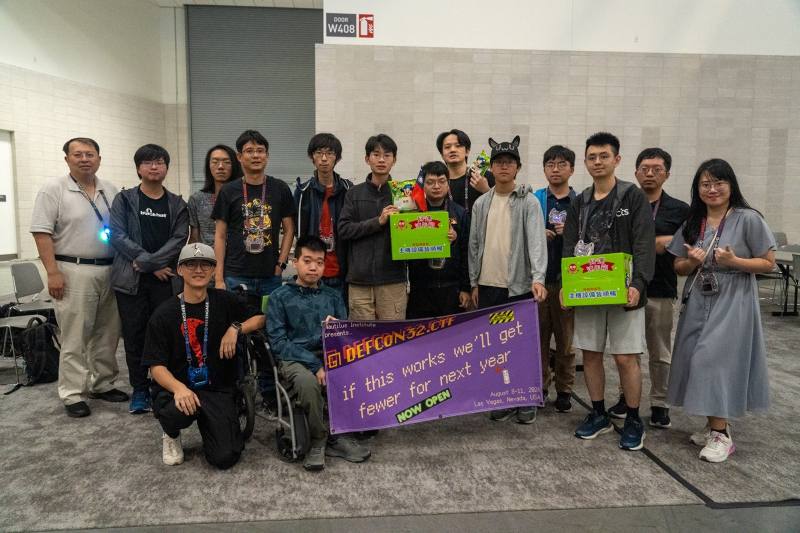 臺灣資安戰隊「if this works we'll get fewer for next year」獲得世界駭客競賽(DEFCON CTF)第7名